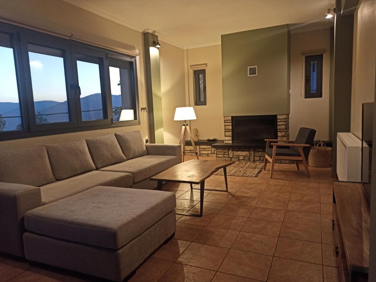 Villa Elatos Boutique Mountainhouse Karpenísion Esterno foto